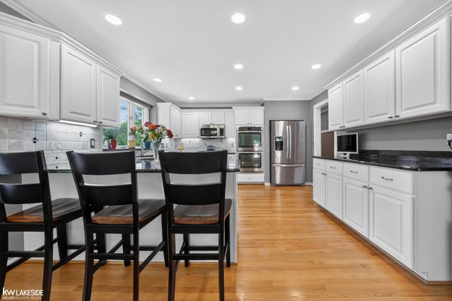 54213 Flamingo Drive, Utica, MI 48315