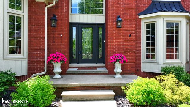 54213 Flamingo Drive, Utica, MI 48315