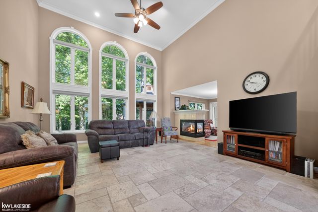 54213 Flamingo Drive, Utica, MI 48315