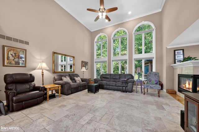 54213 Flamingo Drive, Utica, MI 48315