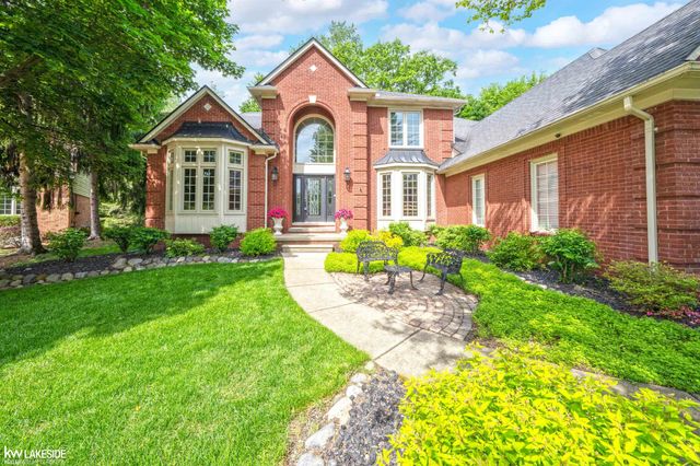 54213 Flamingo Drive, Utica, MI 48315