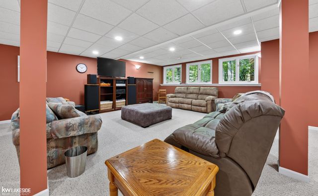 54213 Flamingo Drive, Utica, MI 48315