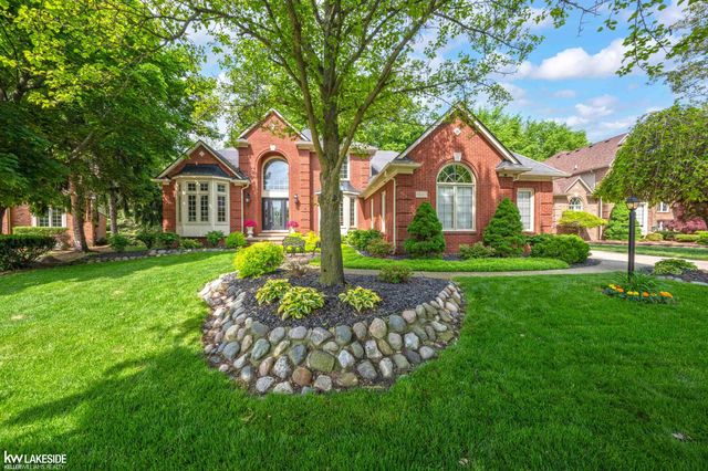 54213 Flamingo Drive, Utica, MI 48315