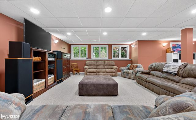 54213 Flamingo Drive, Utica, MI 48315