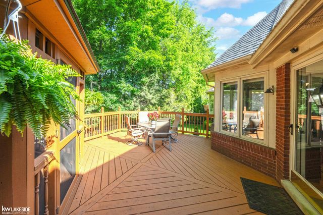 54213 Flamingo Drive, Utica, MI 48315