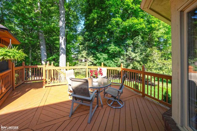 54213 Flamingo Drive, Utica, MI 48315