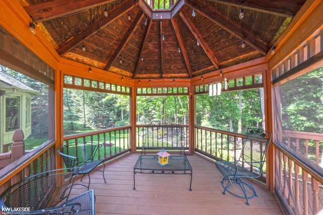 54213 Flamingo Drive, Utica, MI 48315