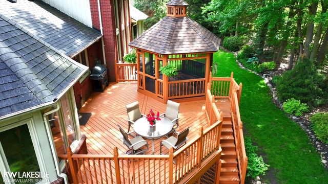 54213 Flamingo Drive, Utica, MI 48315
