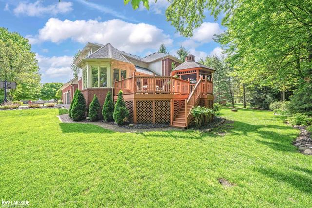 54213 Flamingo Drive, Utica, MI 48315