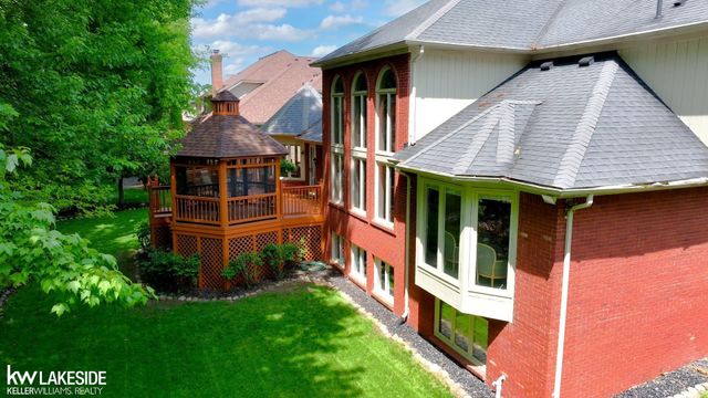 54213 Flamingo Drive, Utica, MI 48315