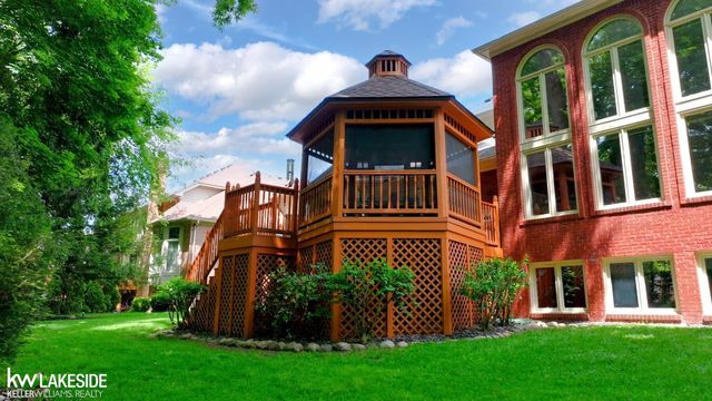 54213 Flamingo Drive, Utica, MI 48315