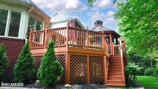 54213 Flamingo Drive, Utica, MI 48315