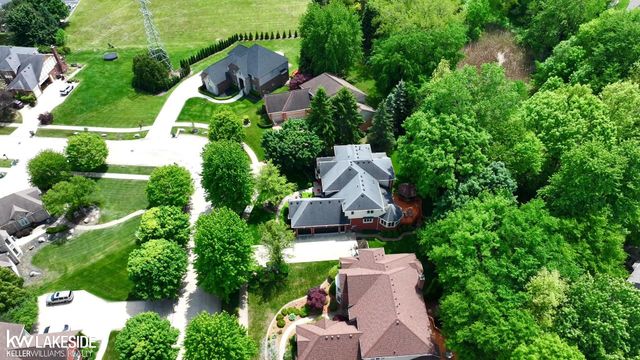 54213 Flamingo Drive, Utica, MI 48315