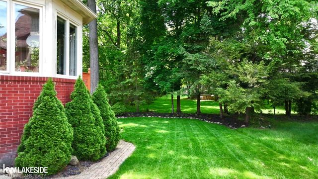54213 Flamingo Drive, Utica, MI 48315