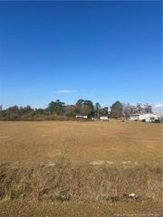 Lake dr, Lumberton, NC 28358