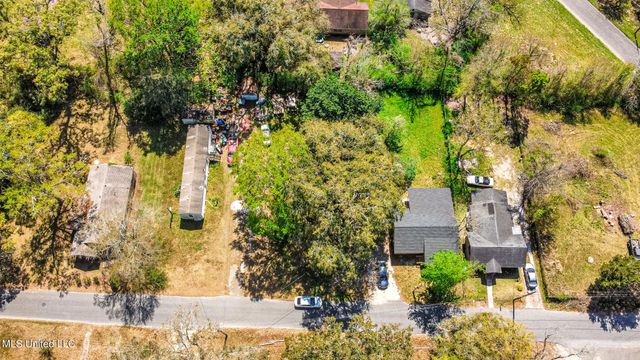 Nhn Pearl Avenue, Moss Point, MS 39563