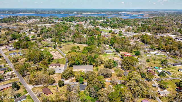 Nhn Pearl Avenue, Moss Point, MS 39563