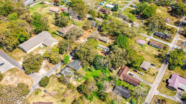 Nhn Pearl Avenue, Moss Point, MS 39563