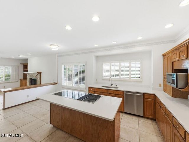 1092 THUNDERBIRD Drive, El Paso, TX 79912