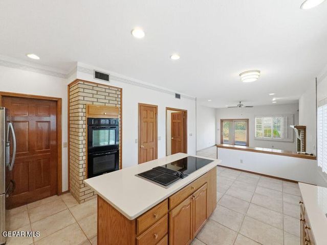 1092 THUNDERBIRD Drive, El Paso, TX 79912