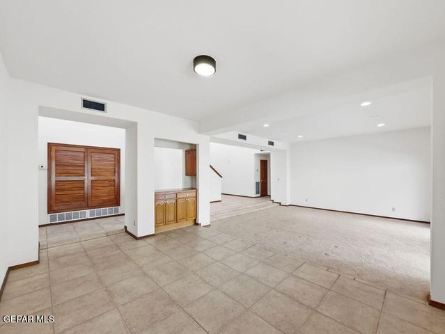 1092 THUNDERBIRD Drive, El Paso, TX 79912