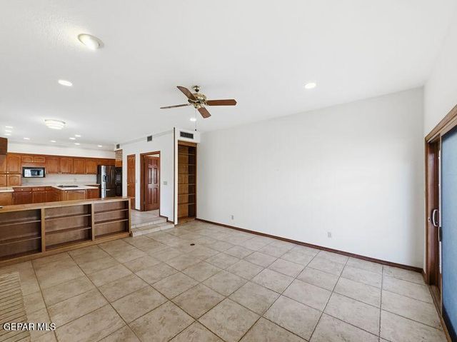 1092 THUNDERBIRD Drive, El Paso, TX 79912