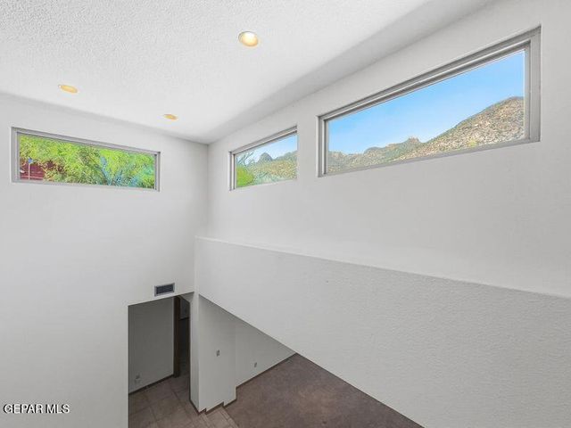 1092 THUNDERBIRD Drive, El Paso, TX 79912