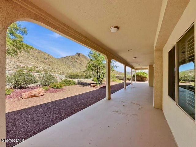 1092 THUNDERBIRD Drive, El Paso, TX 79912