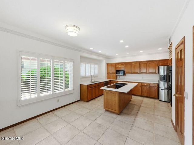 1092 THUNDERBIRD Drive, El Paso, TX 79912