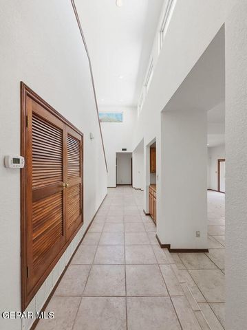 1092 THUNDERBIRD Drive, El Paso, TX 79912