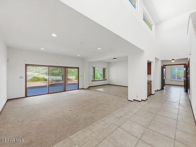1092 THUNDERBIRD Drive, El Paso, TX 79912