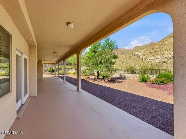 1092 THUNDERBIRD Drive, El Paso, TX 79912