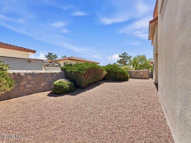 1092 THUNDERBIRD Drive, El Paso, TX 79912