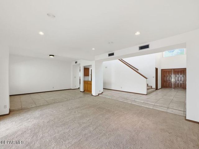 1092 THUNDERBIRD Drive, El Paso, TX 79912