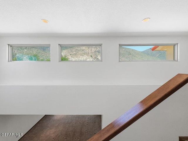 1092 THUNDERBIRD Drive, El Paso, TX 79912