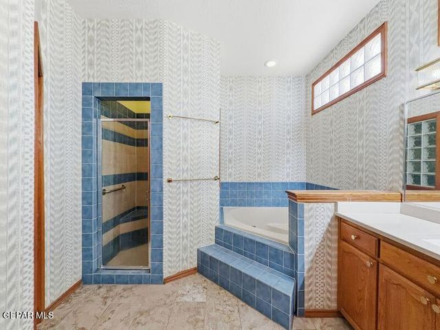1092 THUNDERBIRD Drive, El Paso, TX 79912