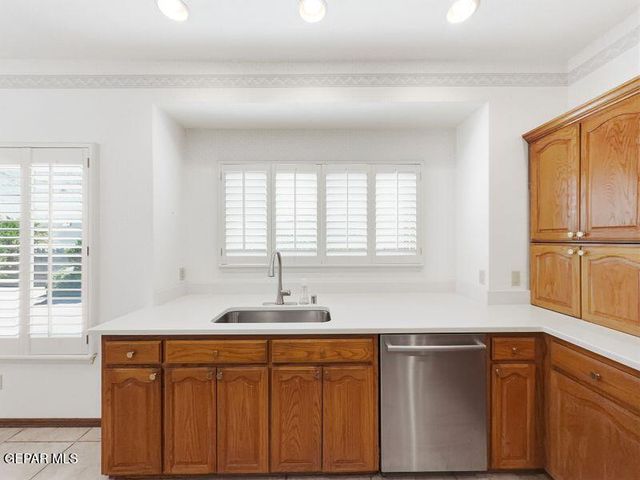 1092 THUNDERBIRD Drive, El Paso, TX 79912