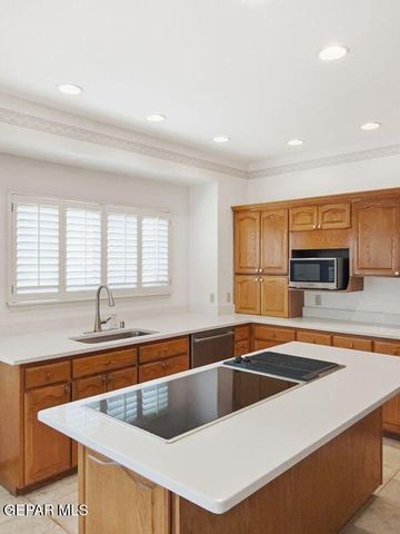 1092 THUNDERBIRD Drive, El Paso, TX 79912