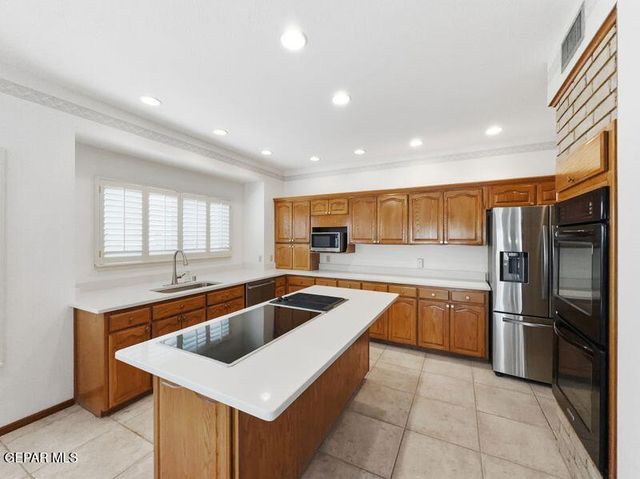 1092 THUNDERBIRD Drive, El Paso, TX 79912