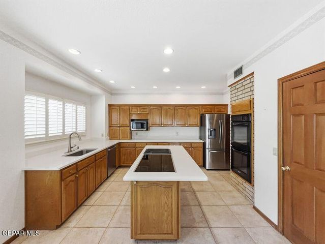 1092 THUNDERBIRD Drive, El Paso, TX 79912
