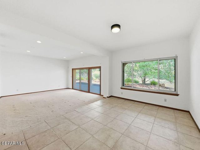 1092 THUNDERBIRD Drive, El Paso, TX 79912