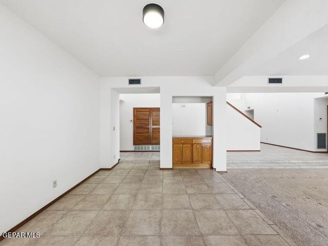 1092 THUNDERBIRD Drive, El Paso, TX 79912