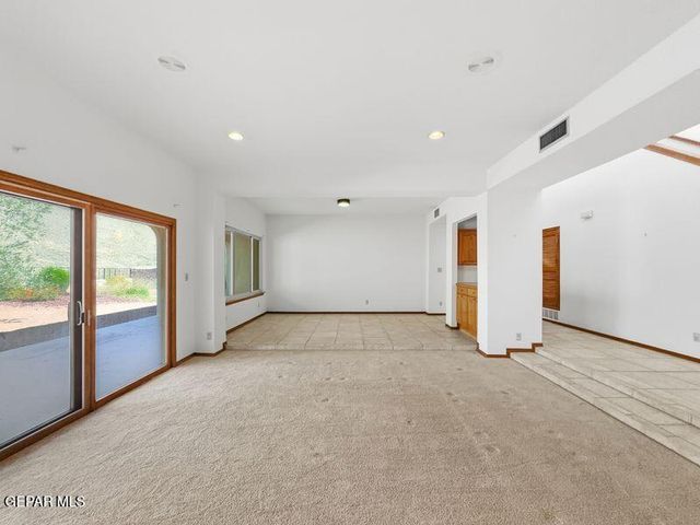 1092 THUNDERBIRD Drive, El Paso, TX 79912
