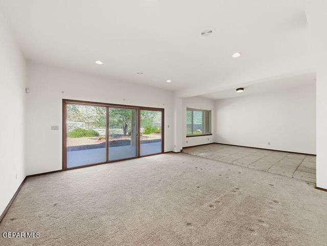 1092 THUNDERBIRD Drive, El Paso, TX 79912