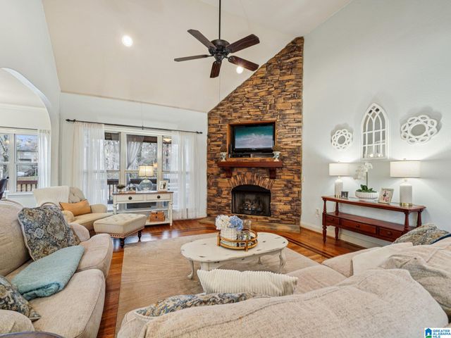 120 FLAGSTONE DRIVE, Chelsea, AL 35043