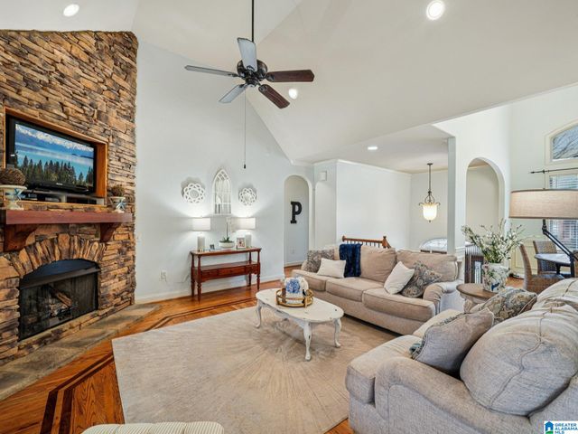 120 FLAGSTONE DRIVE, Chelsea, AL 35043