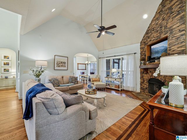 120 FLAGSTONE DRIVE, Chelsea, AL 35043