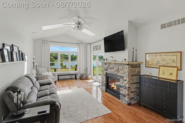 10654 W Braemar, Holly, MI 48442
