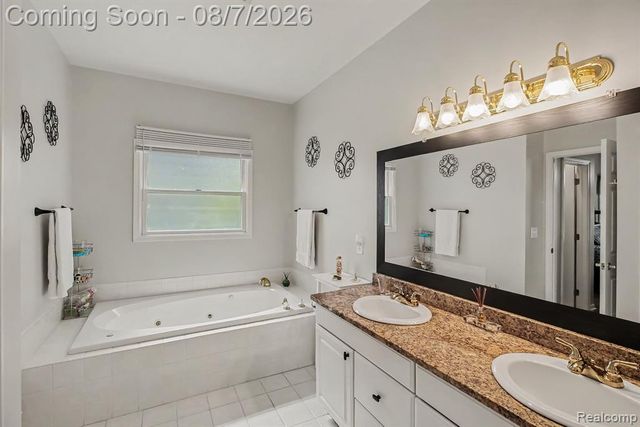 10654 W Braemar, Holly, MI 48442