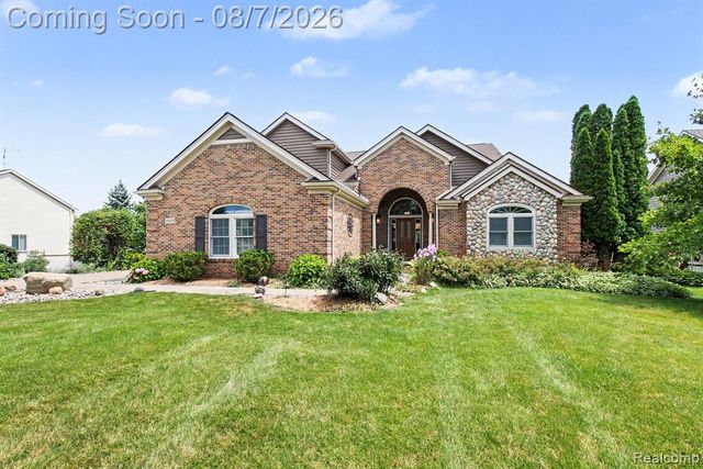 10654 W Braemar, Holly, MI 48442